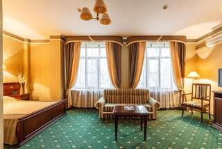 Отель Бизнес Отель Краснодар Улучшенный двухместный номер с 1 кроватью-1