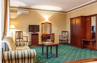 Отель Бизнес Отель Краснодар Улучшенный двухместный номер с 1 кроватью-3
