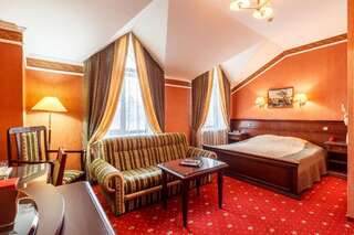 Отель Бизнес Отель Краснодар Улучшенный двухместный номер с 1 кроватью-4