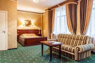 Отель Бизнес Отель Краснодар Улучшенный двухместный номер с 1 кроватью-2